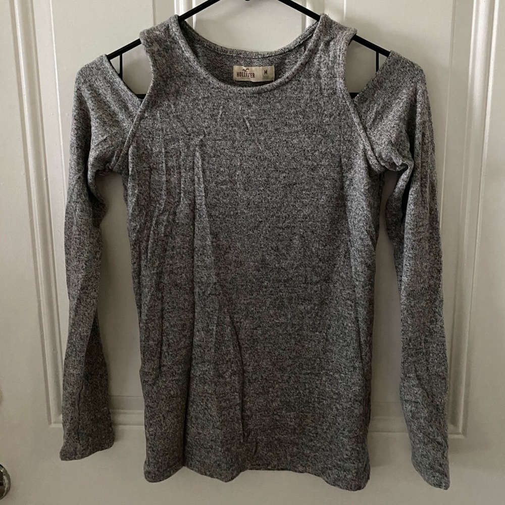 Open shoulder long sleeve t-shirt